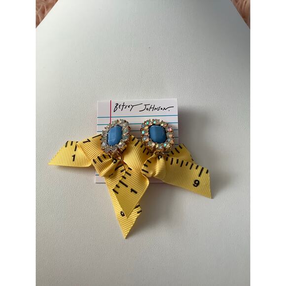 New with tag 🏷️ Betsey Johnson earrings - Picture 1 of 3